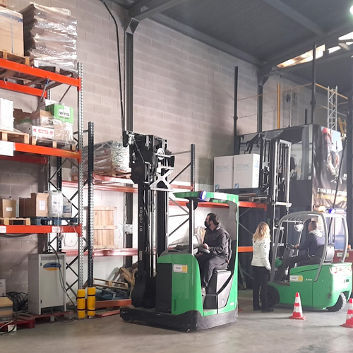 Alumno realizando prácticas con instructor